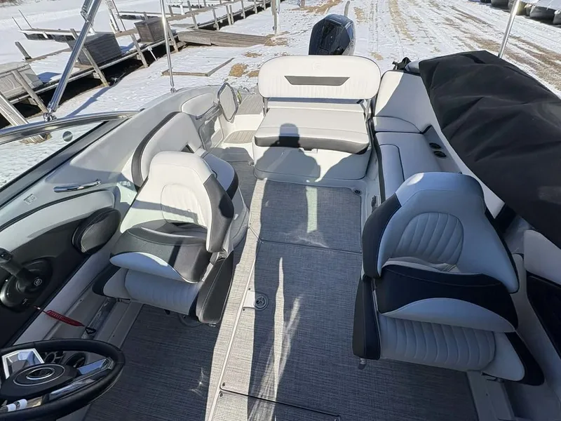 Slide: The Image of Crownline Boats 250 XSS 2026 - 4
