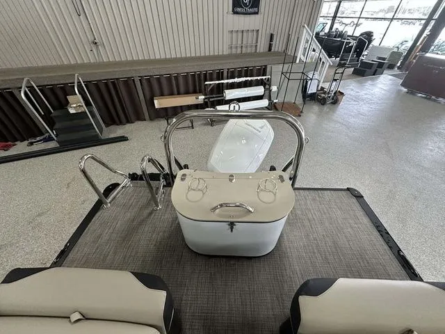 Slide: The Image of Avalon LSZ Quad Lounge Shift - 23' 2026 - 17