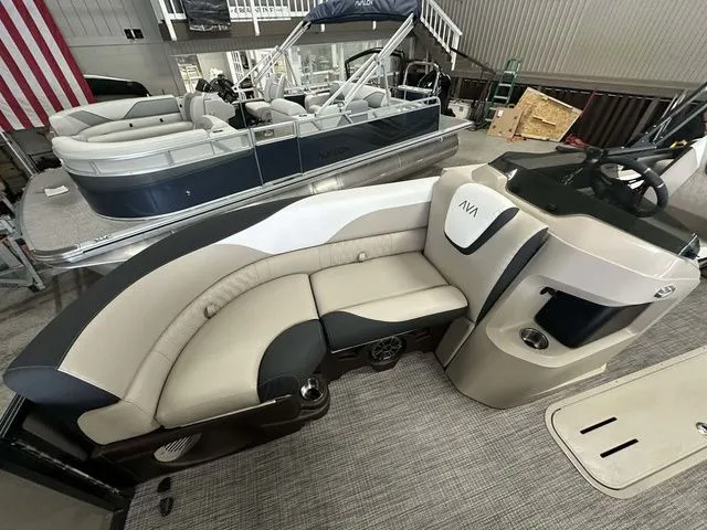 Slide: The Image of Avalon LSZ Quad Lounge Shift - 23' 2026 - 5