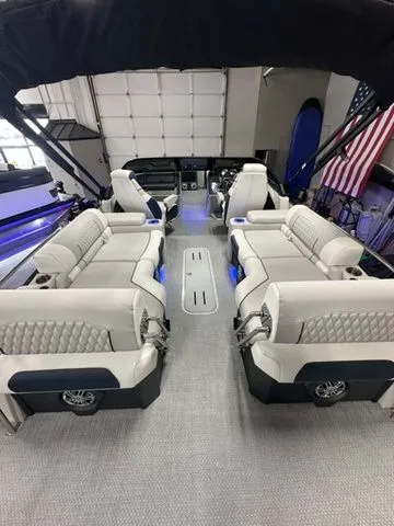 Slide: The Image of Avalon Catalina Quad Lounger Shift Windshield 25 FT 2026 - 14