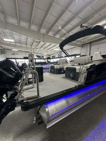 Slide: The Image of Avalon Catalina Quad Lounger Shift Windshield 25 FT 2026 - 16