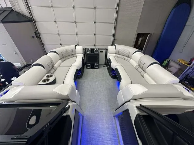 Slide: The Image of Avalon Catalina Quad Lounger Shift Windshield 25 FT 2026 - 3