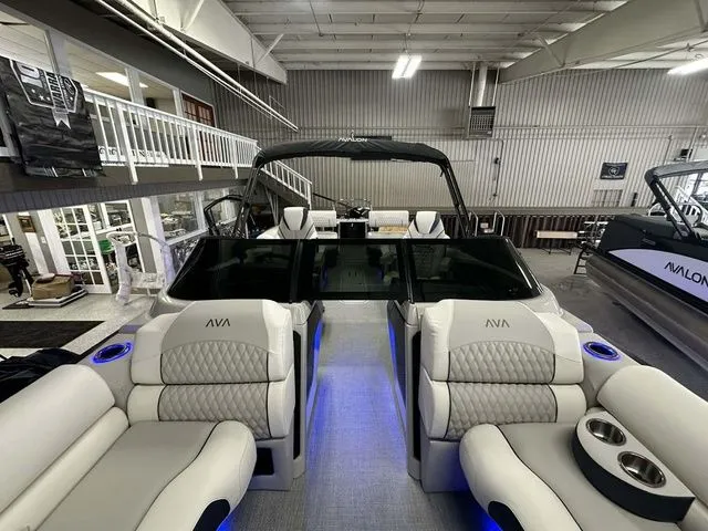 Slide: The Image of Avalon Catalina Quad Lounger Shift Windshield 25 FT 2026 - 6