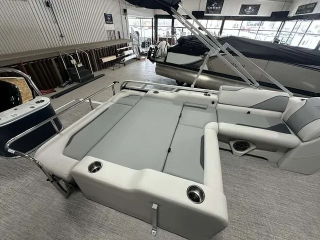 Slide: The Image of Avalon Venture 85 Versatile Rear Bench 23 FT 2026 - 15