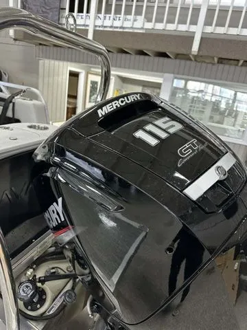 Slide: The Image of Avalon Venture 85 Versatile Rear Bench 23 FT 2026 - 16