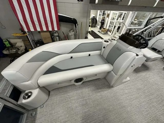 Slide: The Image of Avalon Venture 85 Versatile Rear Bench 23 FT 2026 - 5