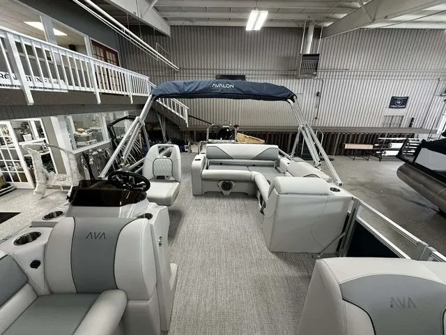 Slide: The Image of Avalon Venture 85 Versatile Rear Bench 23 FT 2026 - 6