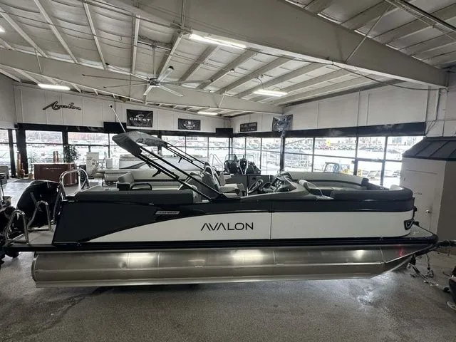 The Image of Avalon Catalina Quad Lounger 23 FT 2026 - 1