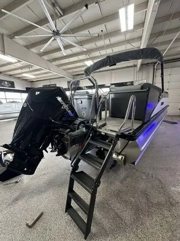 Slide: The Image of Avalon Catalina Quad Lounger 23 FT 2026 - 15