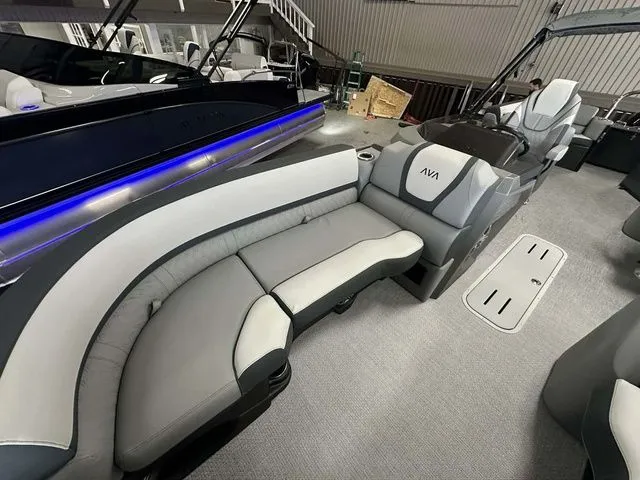 Slide: The Image of Avalon Catalina Quad Lounger 23 FT 2026 - 5