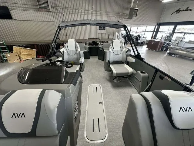 Slide: The Image of Avalon Catalina Quad Lounger 23 FT 2026 - 6