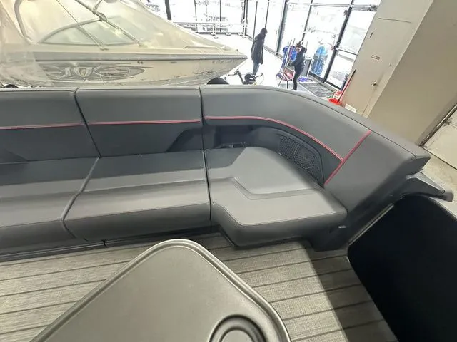 Slide: The Image of Manitou Explore 22 Switchback V-Toon 2024 - 5