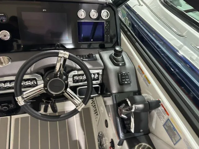 Slide: The Image of Formula 330 Crossover Bowrider 2022 - 12