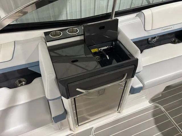 Slide: The Image of Formula 330 Crossover Bowrider 2022 - 15