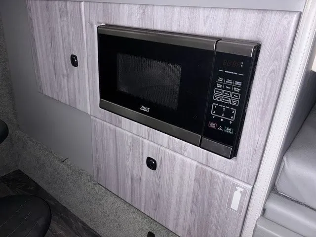 Slide: The Image of Formula 330 Crossover Bowrider 2022 - 19