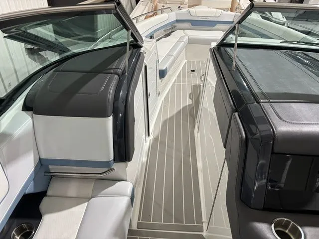 Slide: The Image of Formula 330 Crossover Bowrider 2022 - 22