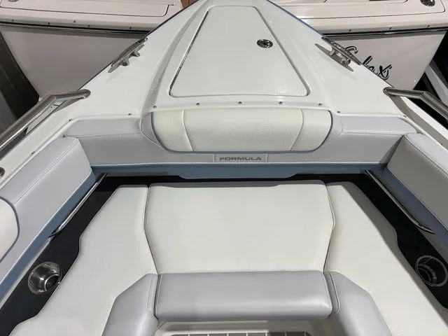 Slide: The Image of Formula 330 Crossover Bowrider 2022 - 26