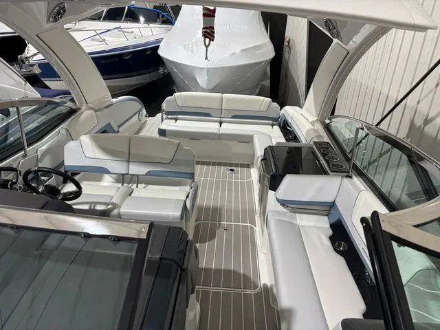 Slide: The Image of Formula 330 Crossover Bowrider 2022 - 28