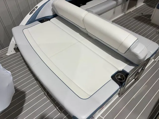 Slide: The Image of Formula 330 Crossover Bowrider 2022 - 4