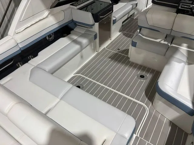 Slide: The Image of Formula 330 Crossover Bowrider 2022 - 6