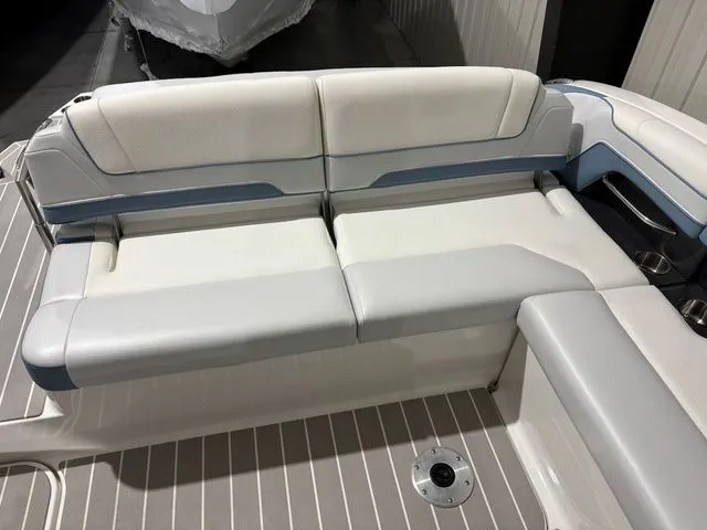 Slide: The Image of Formula 330 Crossover Bowrider 2022 - 8