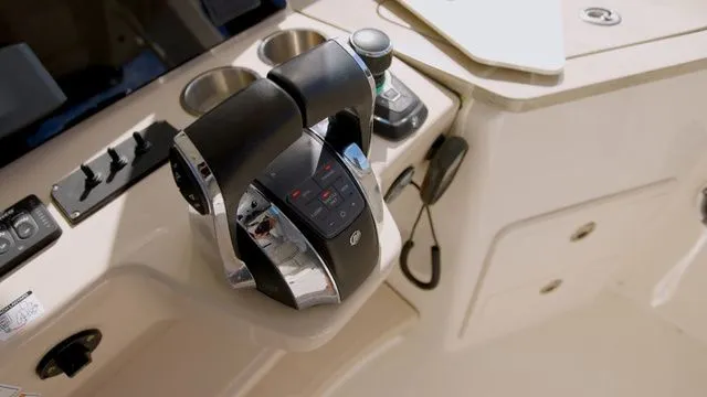 Slide: The Image of Boston Whaler 350 Realm 2019 - 15