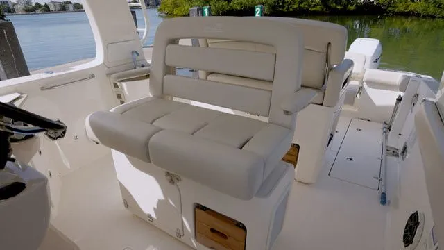 Slide: The Image of Boston Whaler 350 Realm 2019 - 17