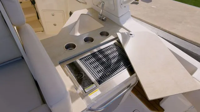 Slide: The Image of Boston Whaler 350 Realm 2019 - 18