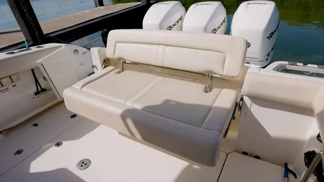 Slide: The Image of Boston Whaler 350 Realm 2019 - 19