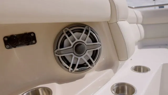 Slide: The Image of Boston Whaler 350 Realm 2019 - 21