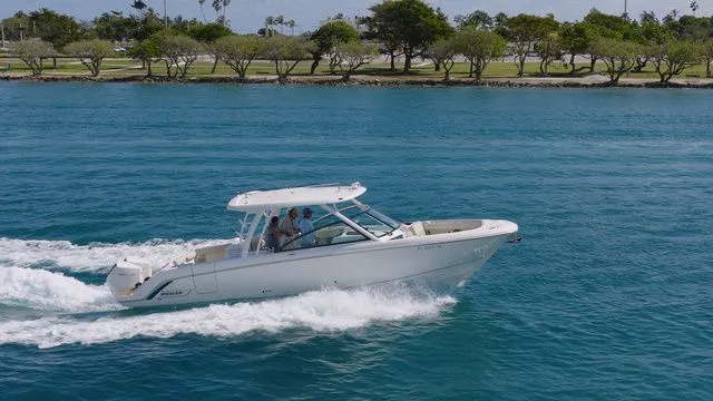 Slide: The Image of Boston Whaler 320 Vantage 2022 - 23