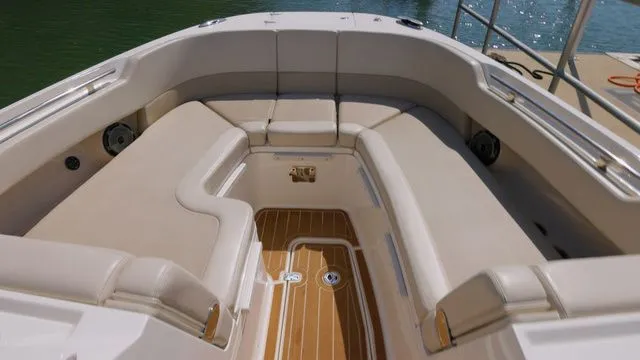 Slide: The Image of Boston Whaler 320 Vantage 2022 - 4
