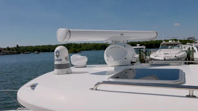 Slide: The Image of Boston Whaler 325 Conquest 2023 - 26
