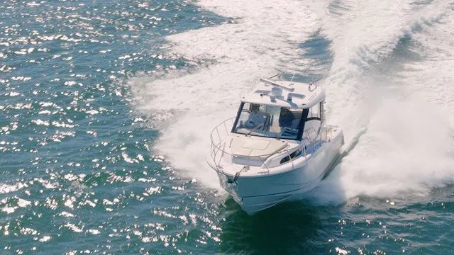 Slide: The Image of Boston Whaler 325 Conquest 2023 - 27