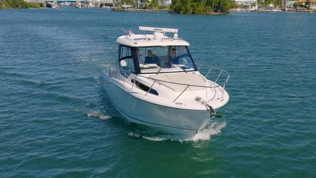 Slide: The Image of Boston Whaler 325 Conquest 2023 - 3