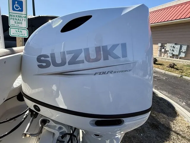 Slide: The Image of Pioneer 180 Islander 2023 - 12