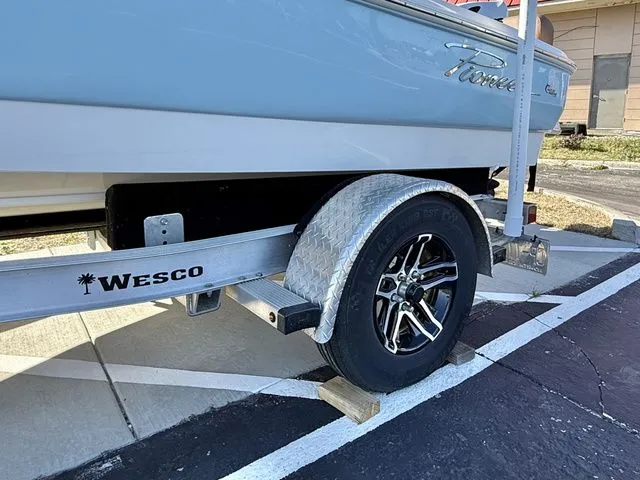 Slide: The Image of Pioneer 180 Islander 2023 - 13