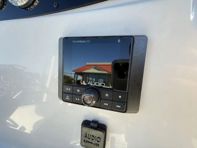 Slide: The Image of Pioneer 180 Islander 2023 - 16