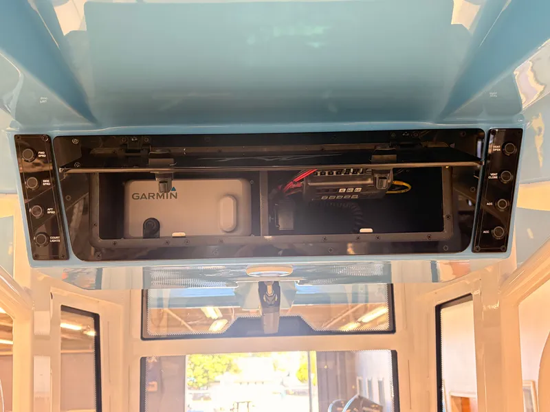 Slide: The Image of Tidewater 2410 Bay Max 2026 - 12