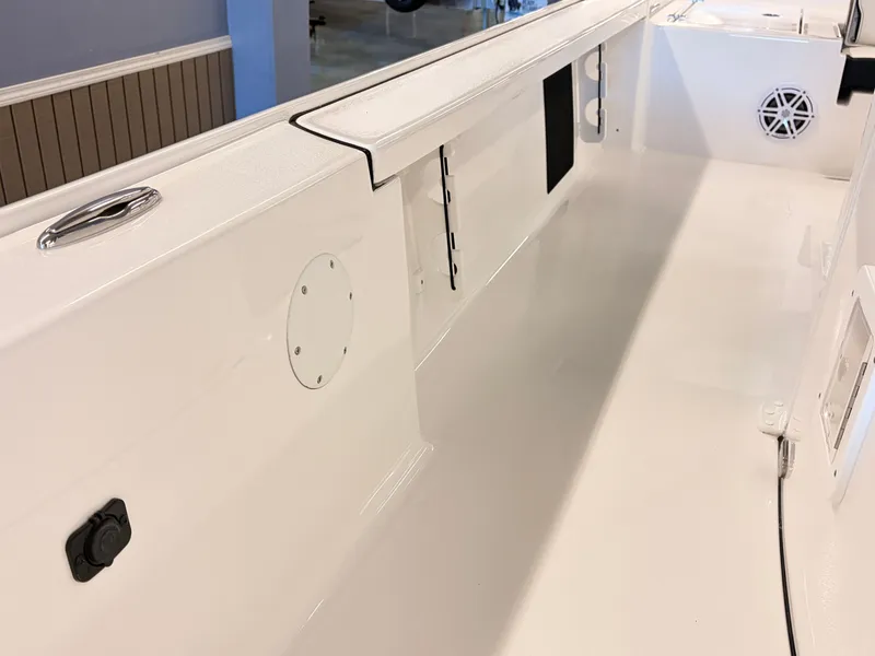 Slide: The Image of Tidewater 2410 Bay Max 2026 - 17