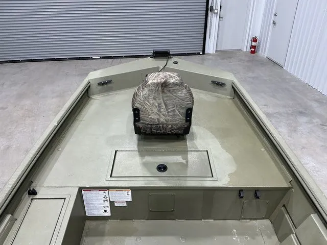 Slide: The Image of Lowe Roughneck 1860 2024 - 10