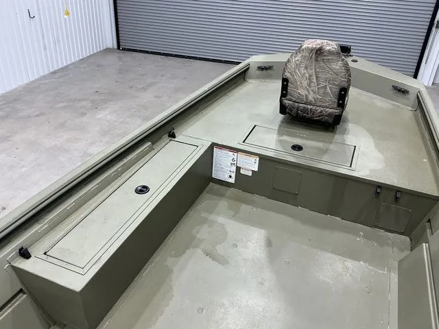 Slide: The Image of Lowe Roughneck 1860 2024 - 11