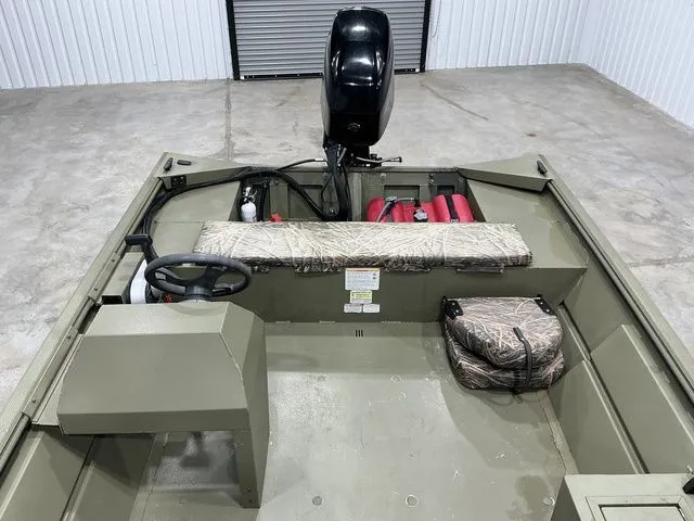 Slide: The Image of Lowe Roughneck 1860 2024 - 13