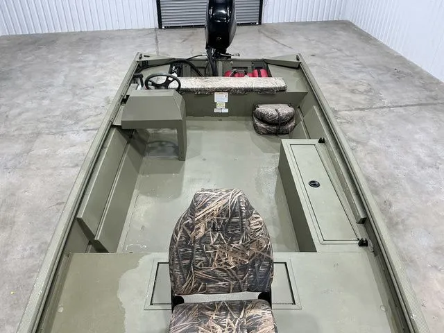 Slide: The Image of Lowe Roughneck 1860 2024 - 8