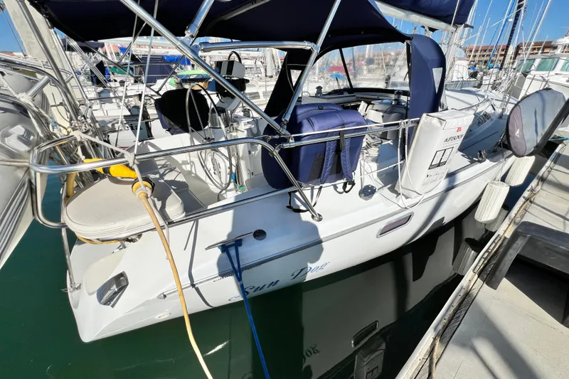 Slide: The Image of 1998 Catalina 36 MkII sailboat docked, featuring a spacious cockpit and protective canopy. - 4