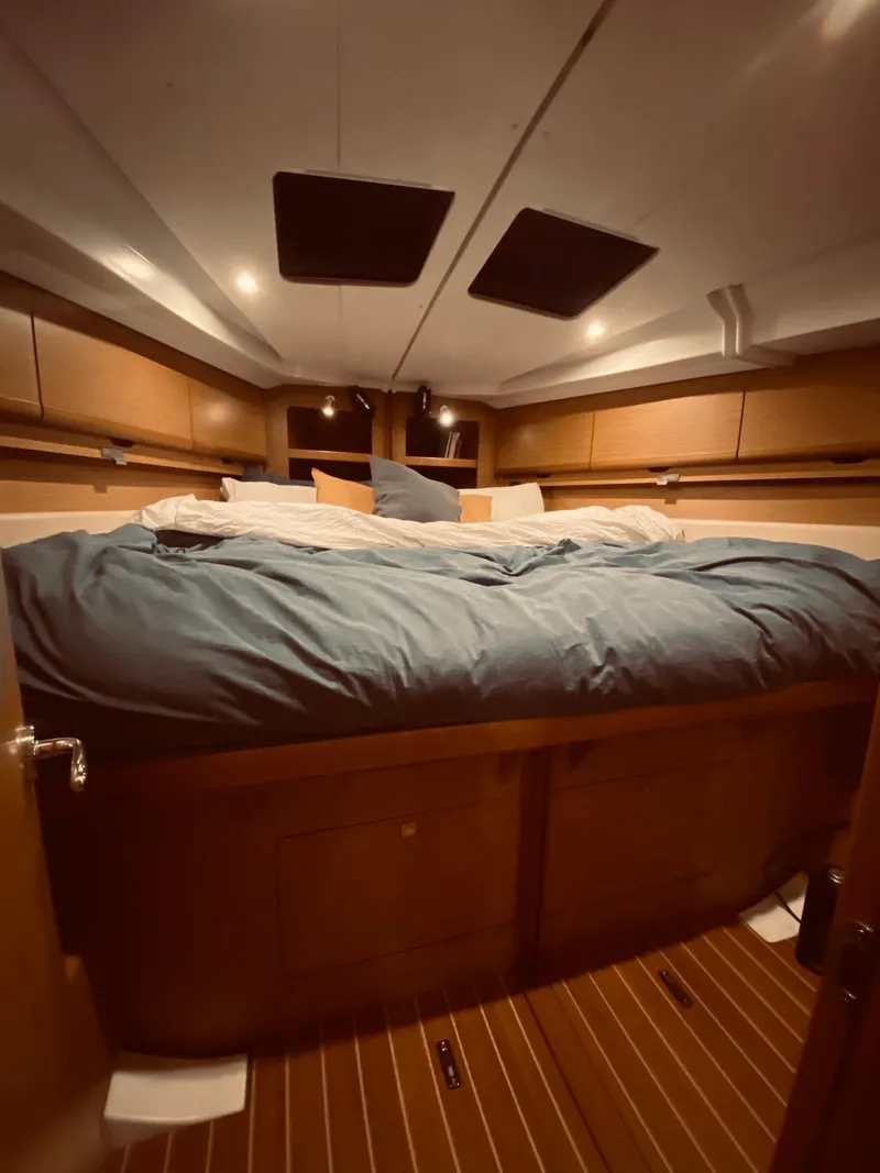 Slide: The Image of Interior of Jeanneau Sun Odyssey 44i yacht, 2010 model. - 11