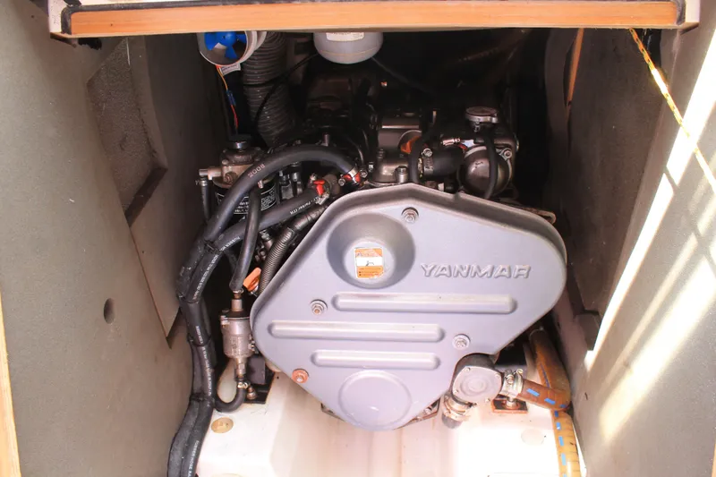 Slide: The Image of Yanmar engine in Jeanneau Sun Odyssey 44i, 2010 model. - 16