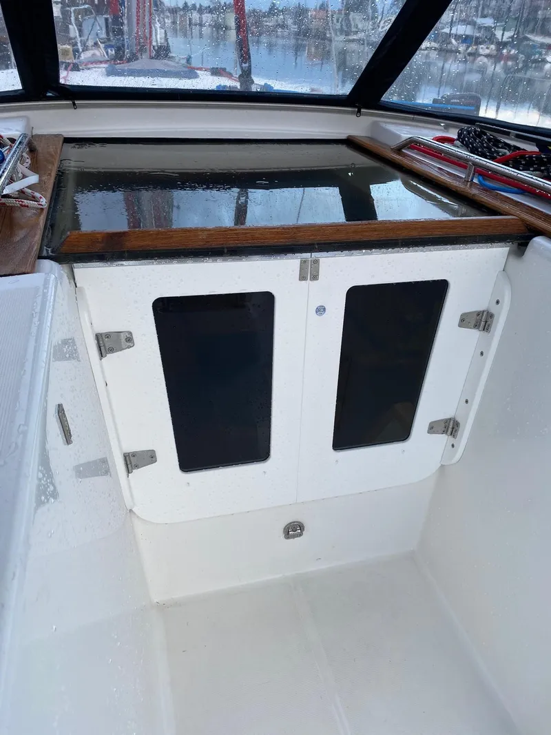 Slide: The Image of Cockpit of Jeanneau Sun Odyssey 44i, 2010 model. - 24