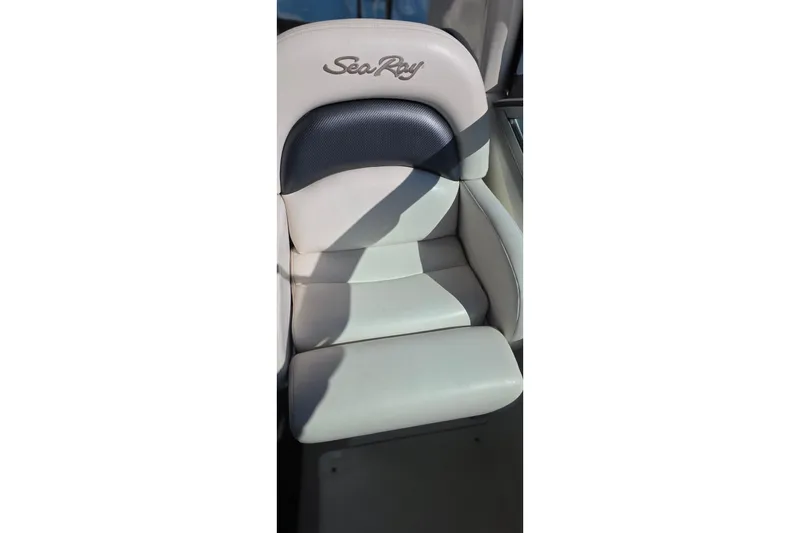 Slide: The Image of Captain's seat on a 2005 Sea Ray 340 Sundancer boat. - 10