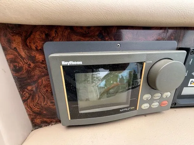 Slide: The Image of Raytheon Raypilot 650 on 1998 Sea Ray 500 Sundancer. - 12